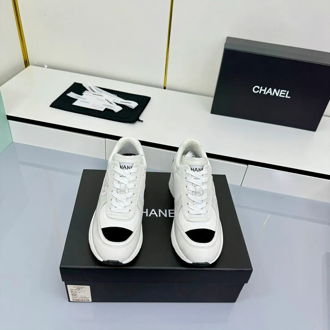 👟👟Ex-factory price 660👟👟 Chanel casual small leather shoes ~ original calfskin panda shoes Chanel 25C latest hot style panda black and white sports shoes casual sneakers small fragrance hot item classic black and white panda color coco girls must pay for it Fabric: original customized first-layer cowhide Inner: original imported breathable mesh lining Outsole: Original molded rubber + TPU combination Size: Women's 35-41